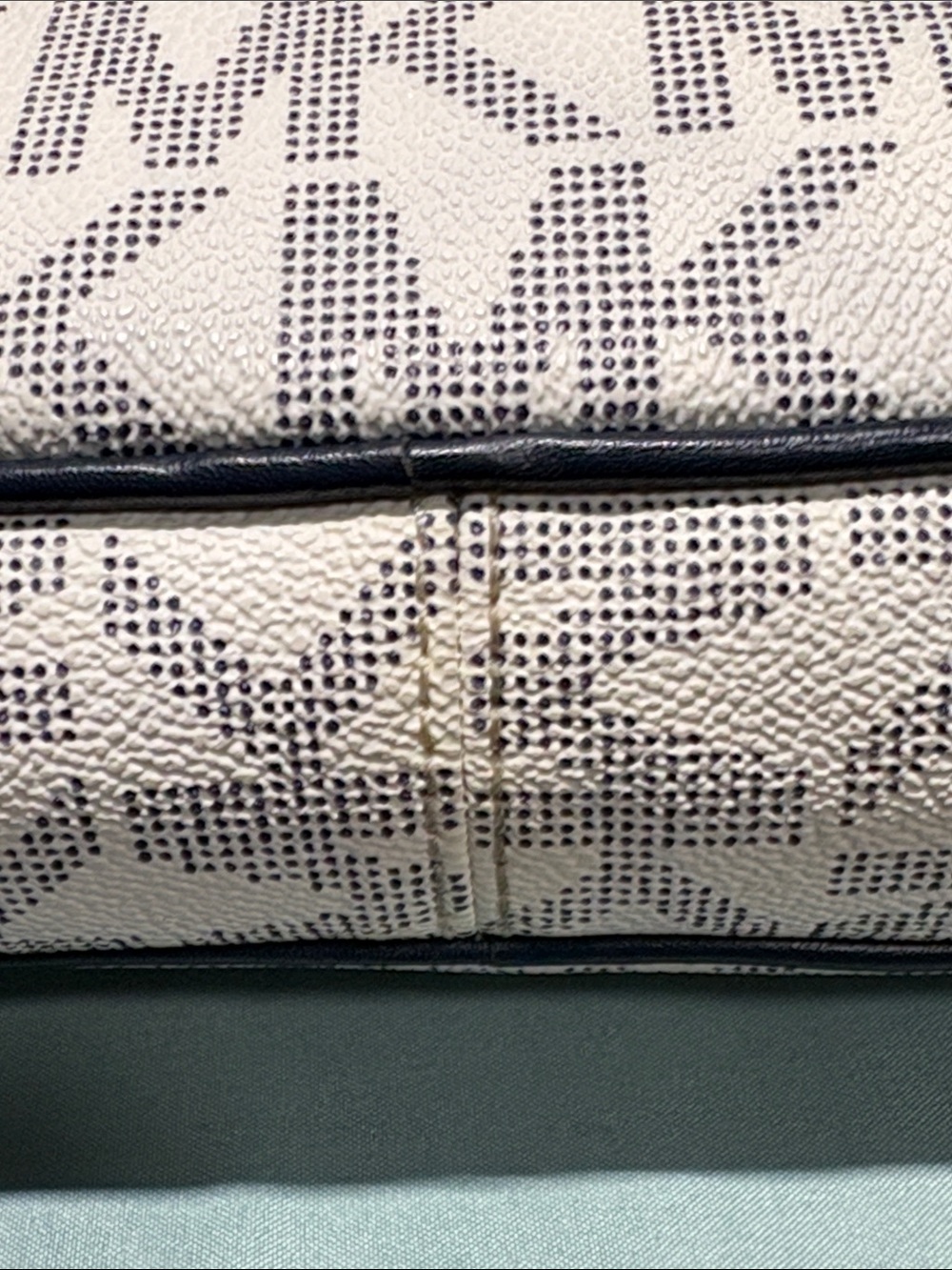Michael Kors Jet Set Large East/West Crossbody (Navy/White) - Picture 8 of 12